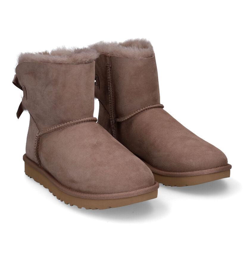 UGG Mini Bailey Bow II Bottes en Taupe en daim (294533)