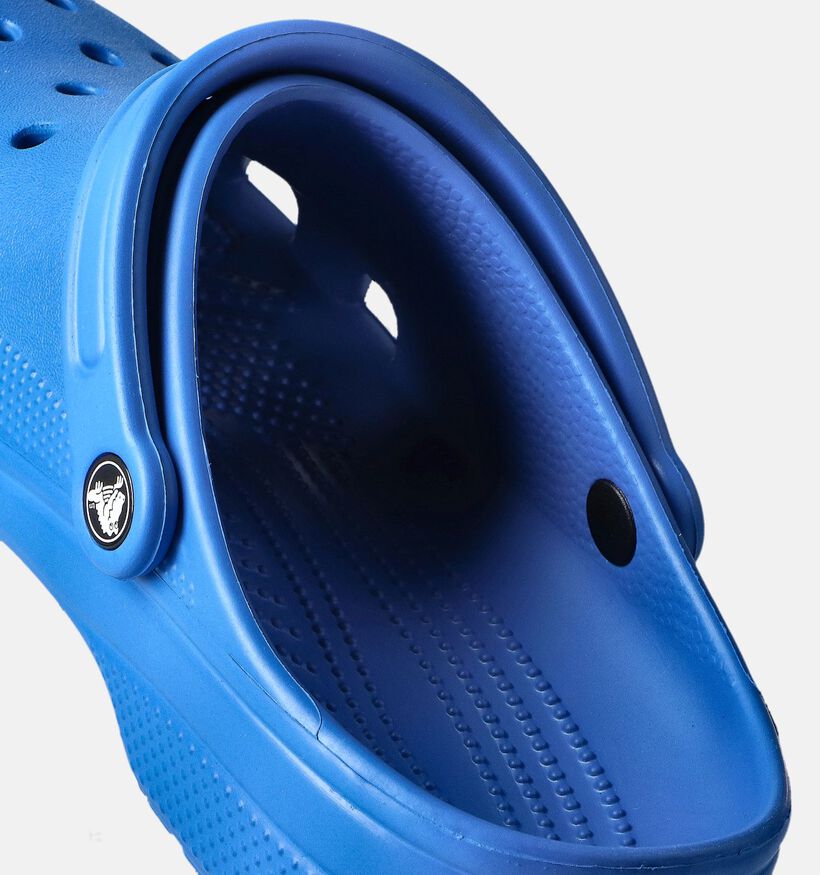 Crocs Classic Nu-pieds en Bleu pour hommes (354142)