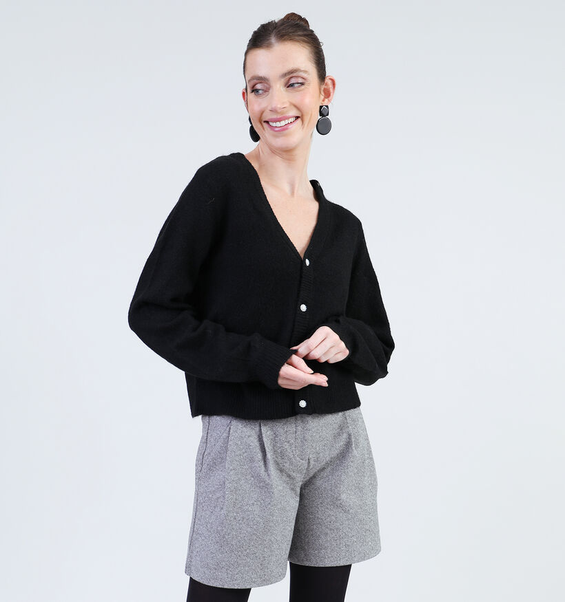 Vero Moda Ebru Pull avec des boutons en Noir pour femmes (332576)