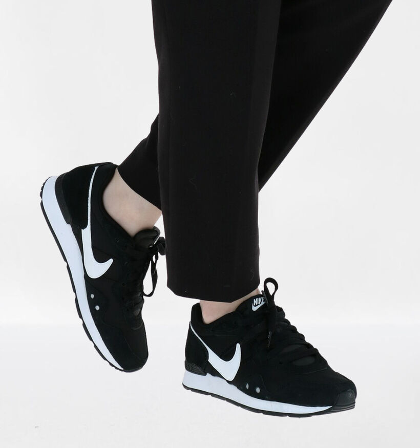 Nike Venture Runner Zwarte Sneakers voor dames (332422)