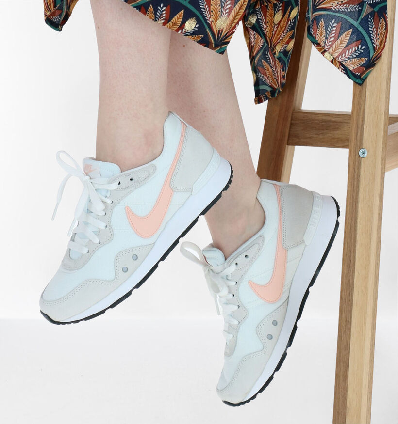 Nike Venture Runner Baskets en Beige pour femmes (316794)