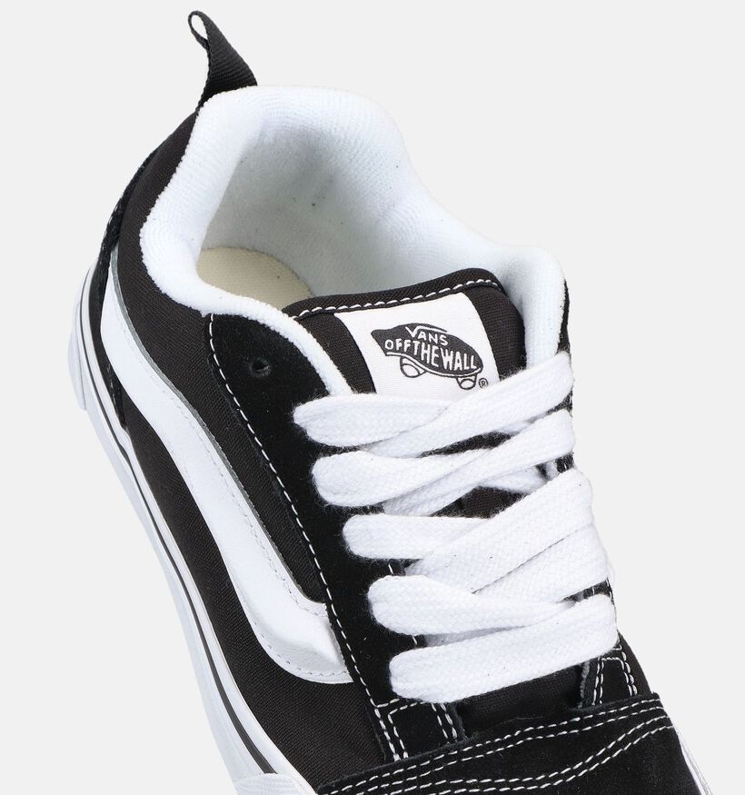 Vans Knu Skool Baskets en Noir/Blanc pour filles, gar&ccedil;ons (368993)