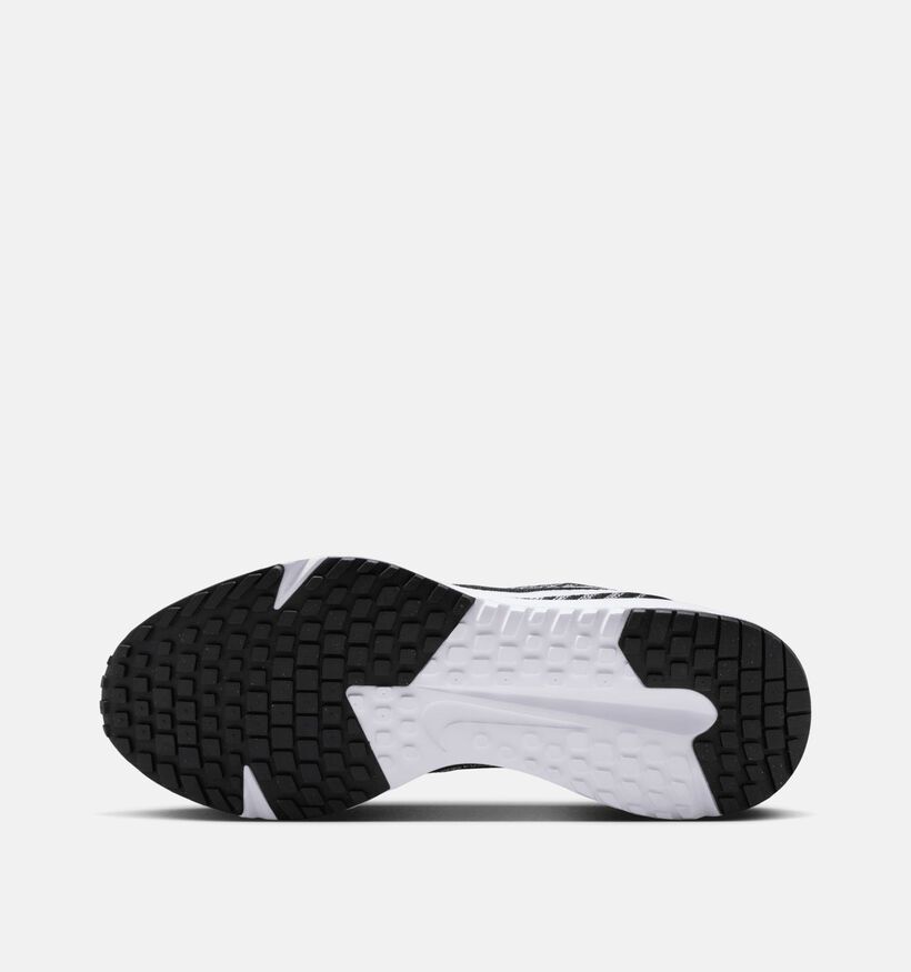 Nike Run Defy Baskets basses en Noir pour hommes (355896)