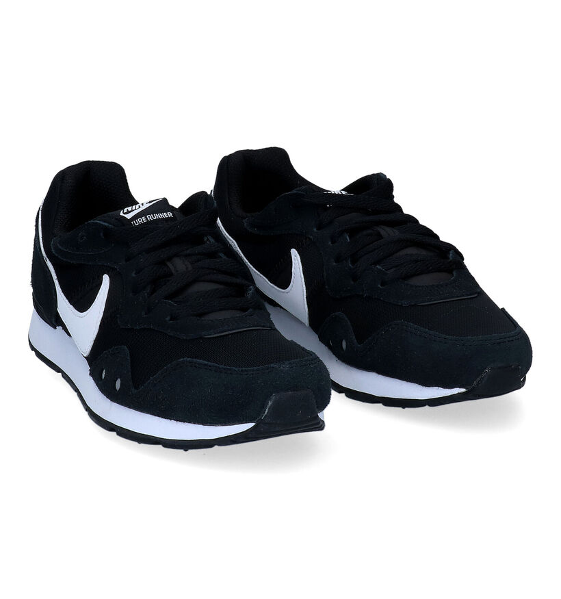 Nike Venture Runner Zwarte Sneakers in nubuck (316793)