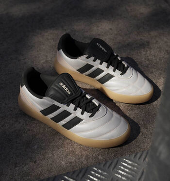 adidas Barreda Low Sneakers sandy pink met./ core black/ blush pink