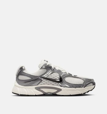 Nike V5 RNR Low Sneakers Black/Black/Anthracite/001 -Black/ Black Anthracite/Black/ Black Anthracite/ Smoke Grey/004 -Black/ Black Anthracite/ Smoke Grey/Black/ Black Anthracite/ Lime Blast/400 -BLUE VOID/BLACK-WOLF GREY-PLATINUM TINT/105 -SUMMIT WHITE/FIRE RED-PLATINUM TINT/Cave Stone/Black/College Grey/Vast Grey/201 -Moon Particle/ Light orewood brown/006 -Pencil Point/ Atmosphere Grey/009 -Phantom/ Black Pencil Point