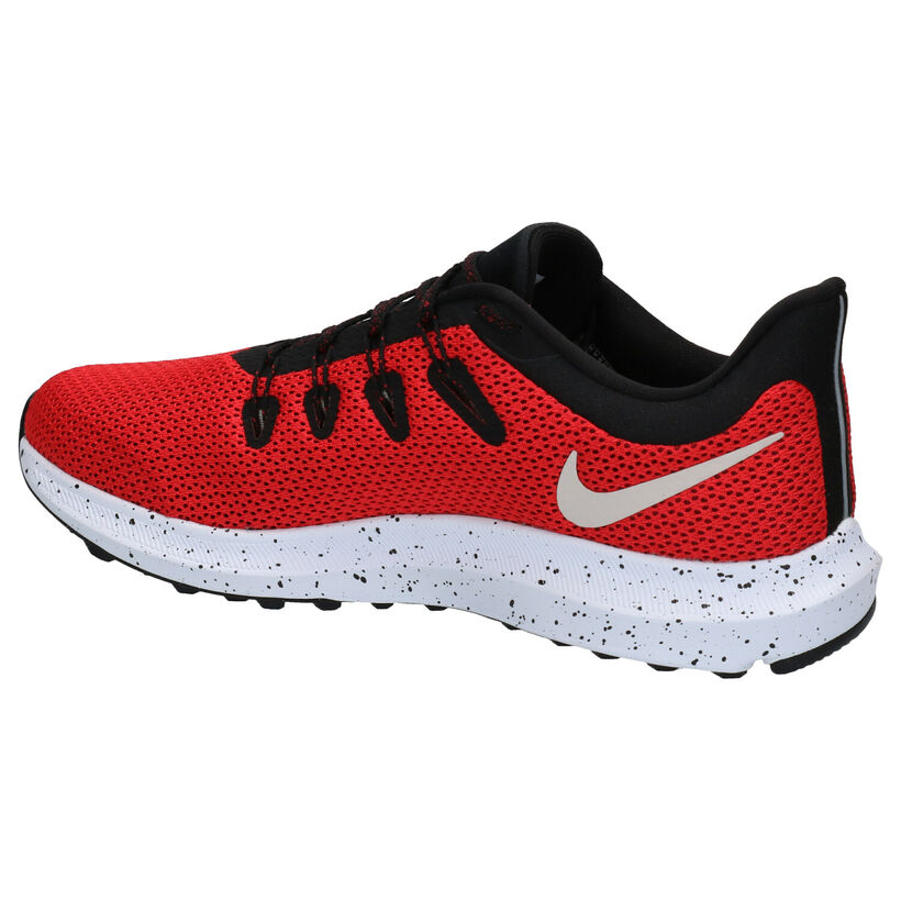 Nike Quest 2 Rode Sneakers in stof (266628)