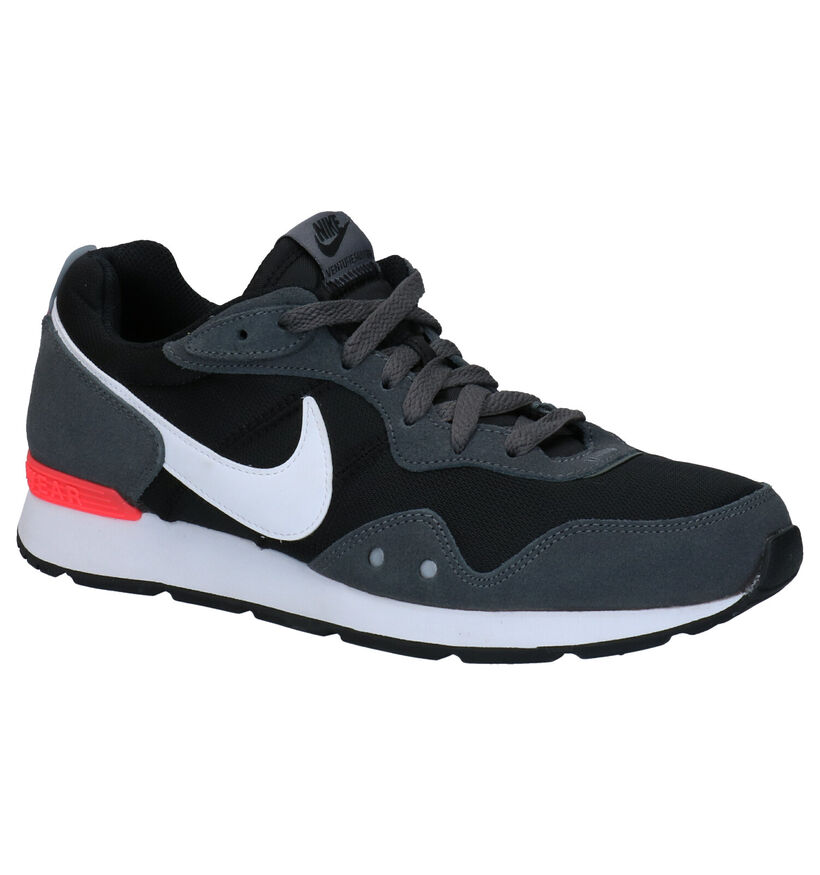 Nike Venture Runner Baskets en Blanc pour hommes (325149) - pour semelles orthopédiques