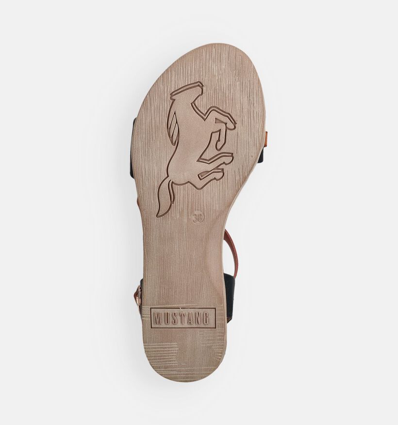 Mustang Sandales plates en Noir pour femmes (372126)