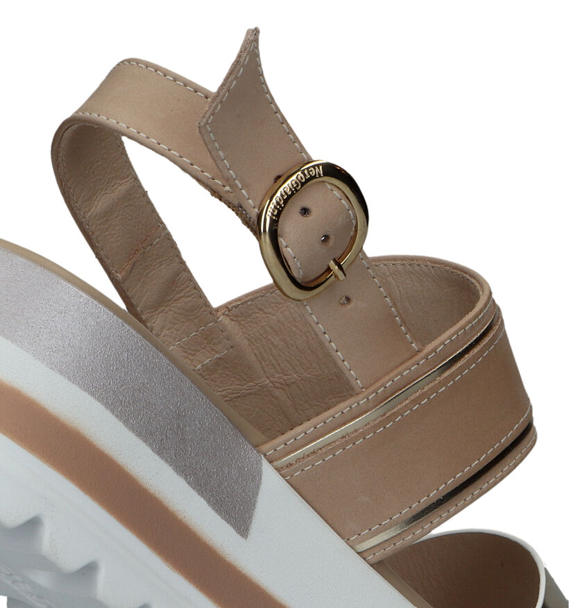 NeroGiardini Gouden Sandalen Met Plateauzool in leer (322716)