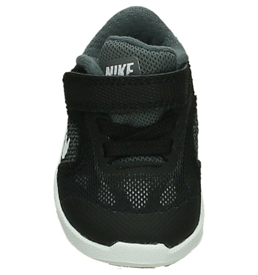 Nike Revolution Baskets basses en Noir en textile (211628)