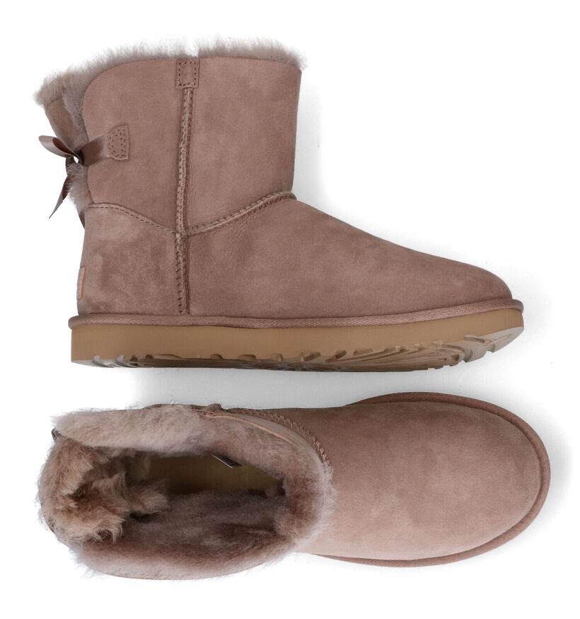 UGG Mini Bailey Bow II Bottes en Taupe en daim (294533)