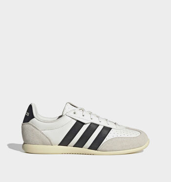 adidas Barreda Low Sneakers core white/ core black/ warm vanilla