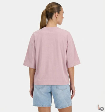 New Balance T-shirts Roze