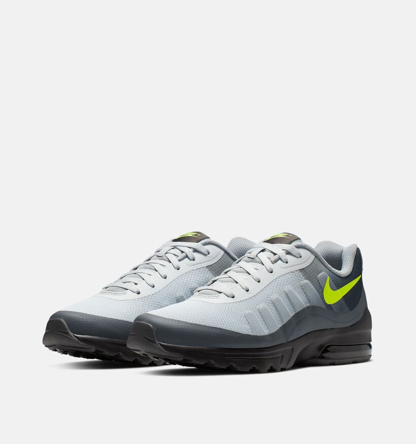Nike Air Max Invigor Baskets en Gris/Noir pour hommes (367307)