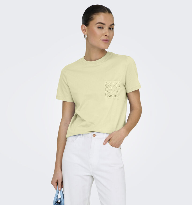 JDY Selma Crochet Pocket T-shirt en Jaune pour femmes (370070)