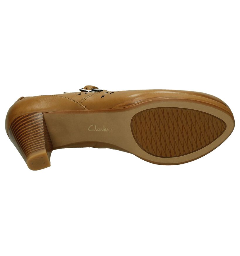 Clarks Cognac Pumps met Bandje, , pdp