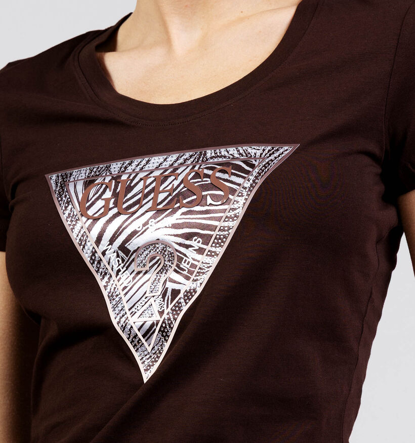 Guess Regal Brown Donkerbruine T-shirt met Korte Mouwen voor dames (370361)
