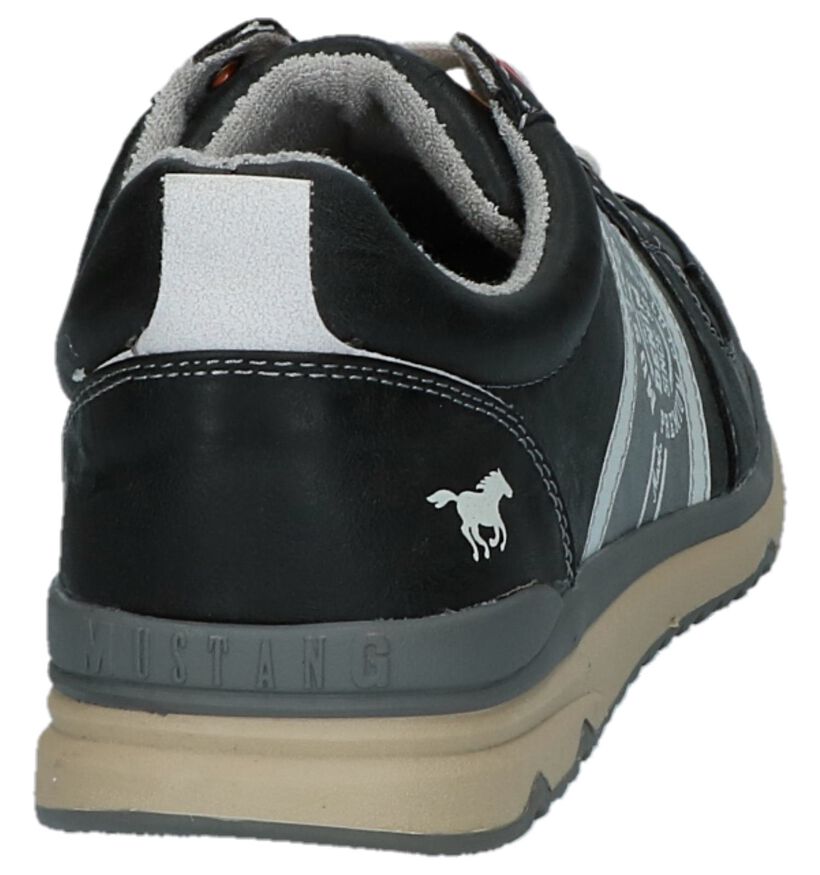 Mustang Chaussures basses en Noir en simili cuir (223650)