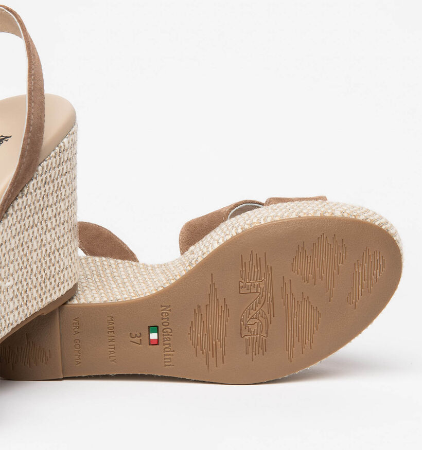 NeroGiardini Bruine Sandalen op Sleehak voor dames (374167)