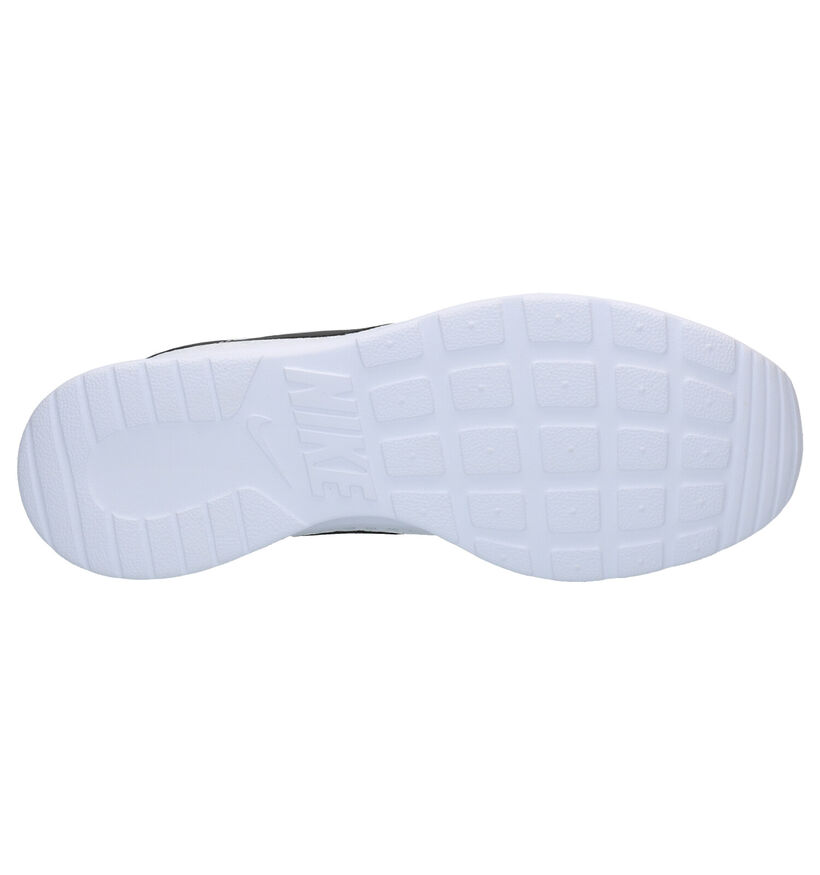 Nike Tanjun Baskets en Noir pour hommes (332341)