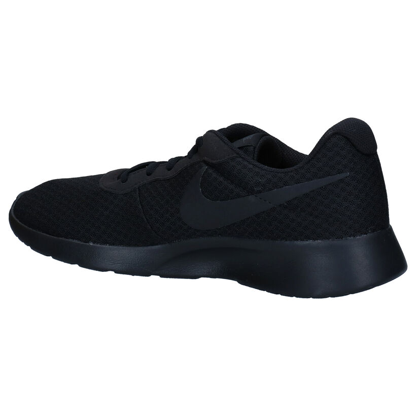 Nike Tanjun Baskets en Noir pour hommes (309098)