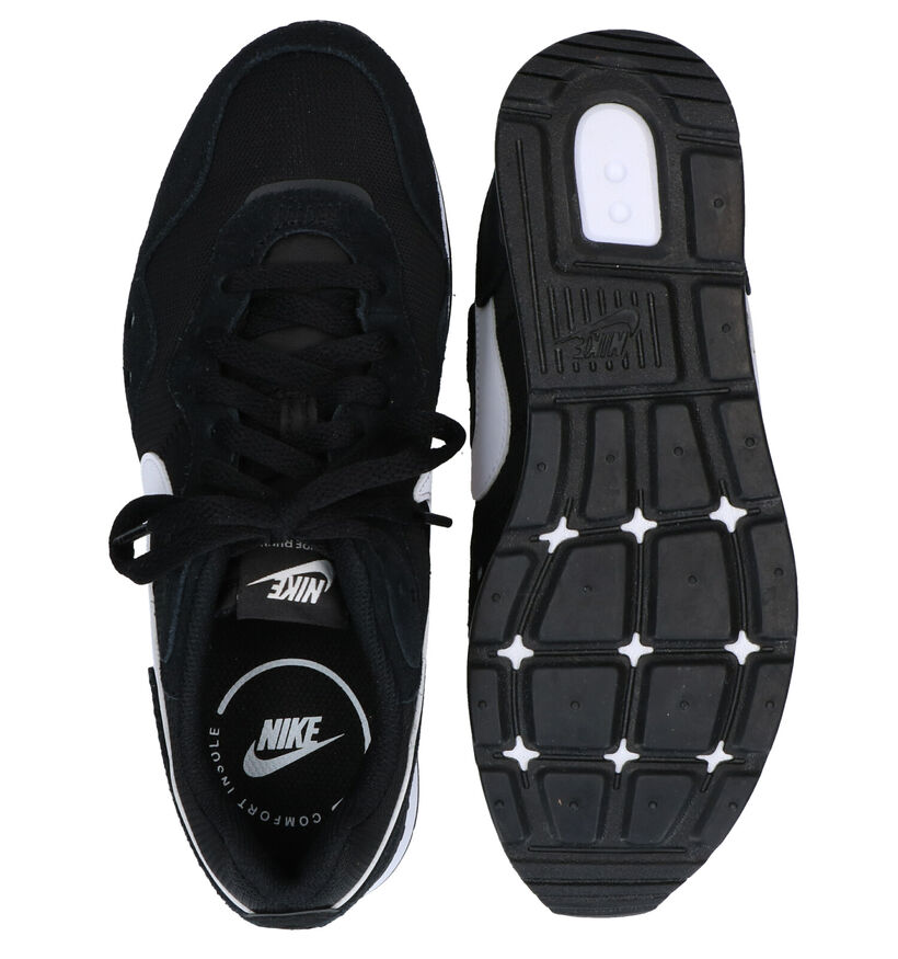 Nike Venture Runner Baskets en Blanc pour femmes (332424)