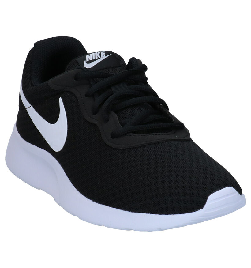 Nike Tanjun Baskets en Noir pour femmes (324623)