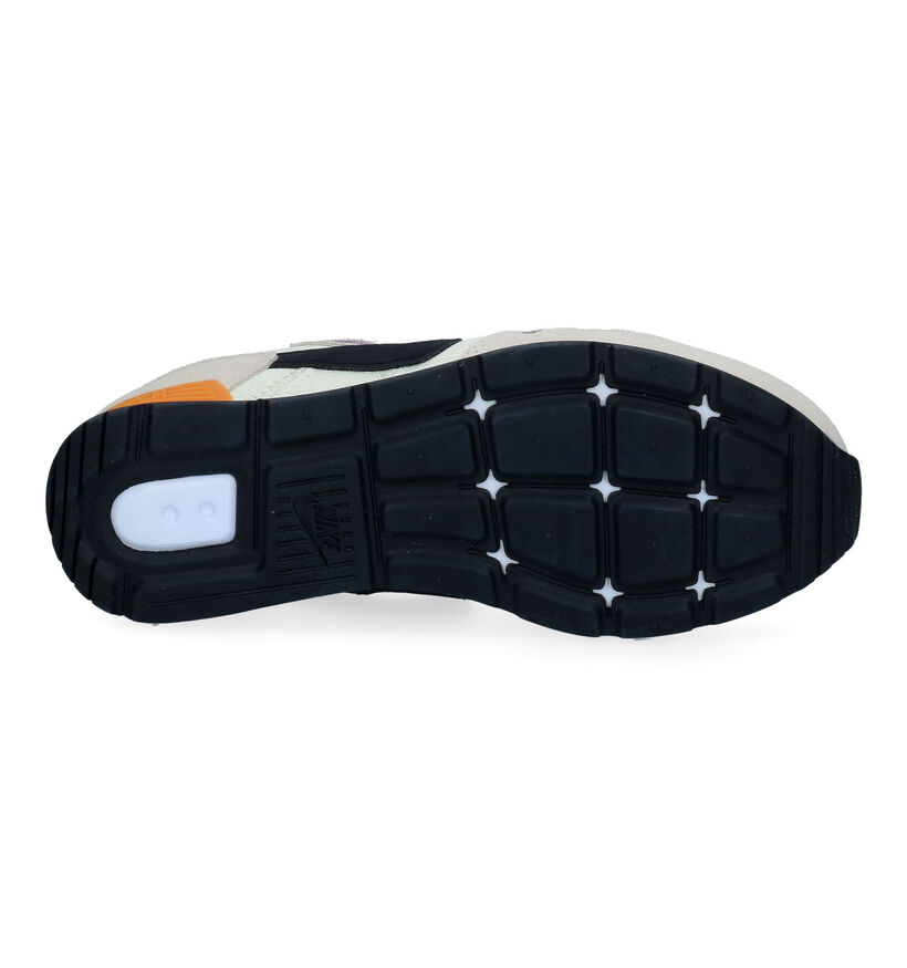 Nike Venture Runner Zwarte Sneakers in nubuck (316793)