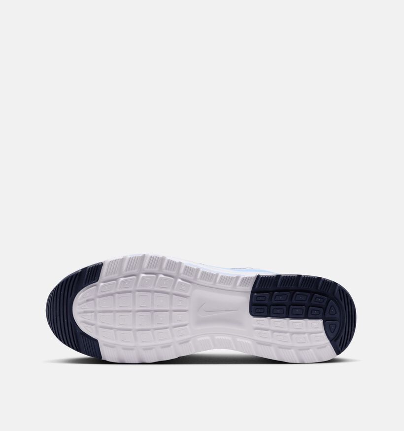 Nike Air Max Nuaxis Baskets basses en Blanc pour hommes (355885) - pour semelles orthopédiques