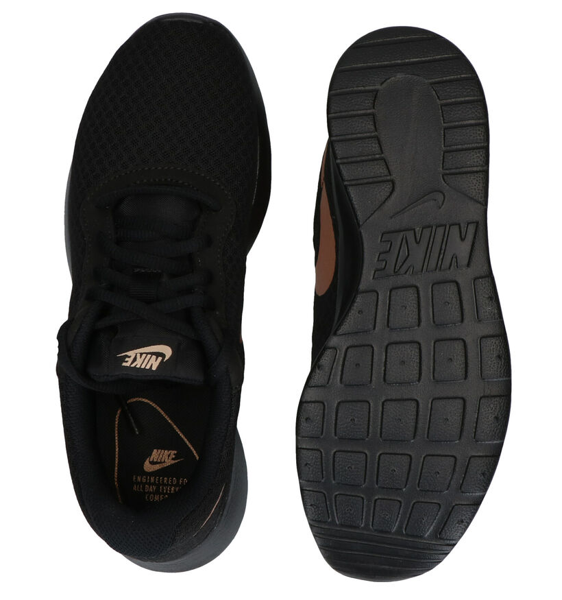 Nike Tanjun Baskets en Noir pour femmes (324623)