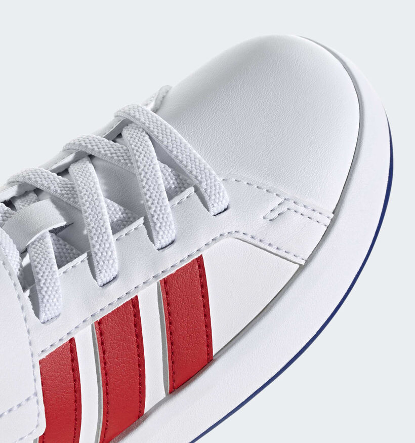 adidas Grand Court 3.0 Baskets basses en Blanc/Multi pour gar&ccedil;ons (375393)