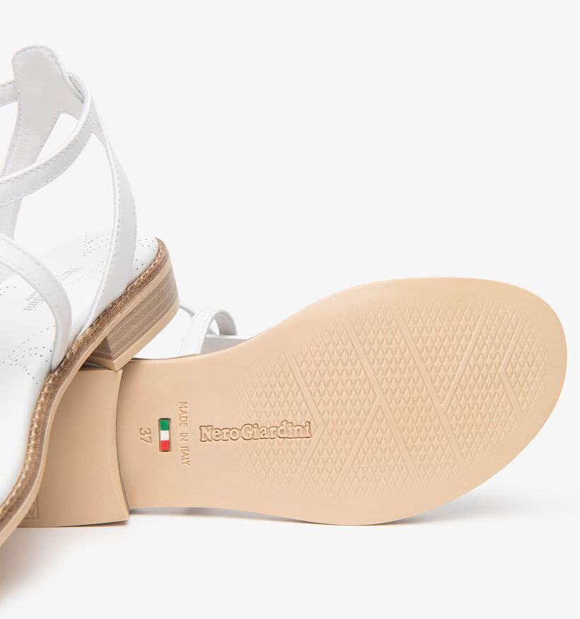 NeroGiardini Sandales plates en Blanc pour femmes (370713)