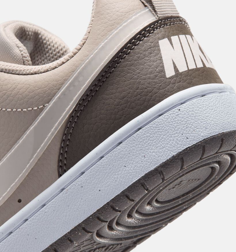 Nike Court Borough Low Baskets en Marron/Blanc pour gar&ccedil;ons, filles (376157) - pour semelles orthop&eacute;diques