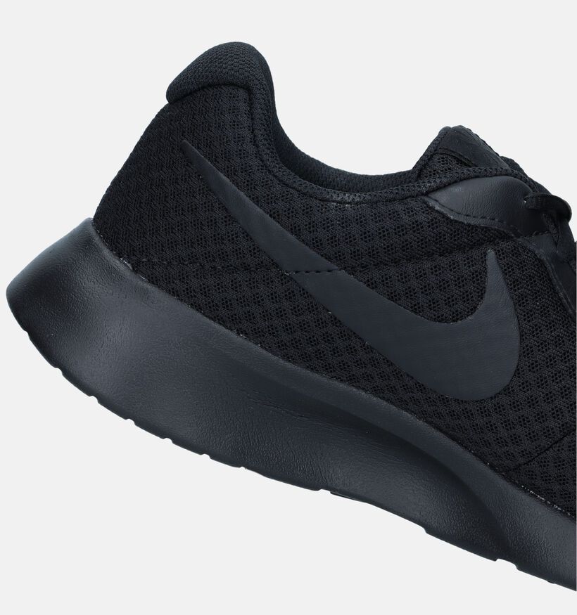 Nike Tanjun Baskets en Noir pour hommes (332341)