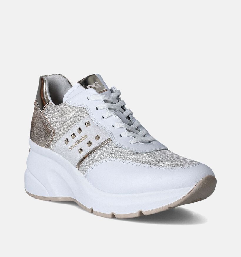 NeroGiardini Witte Sneakers met sleehak voor dames (351949) - geschikt voor steunzolen