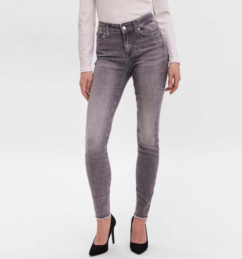 Vero Moda Jeans Skinny Fit en Gris pour femmes (311920)