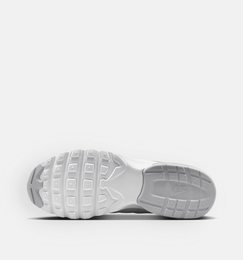 Nike Air Max Invigor Baskets en Blanc pour femmes (371969) - pour semelles orthop&eacute;diques