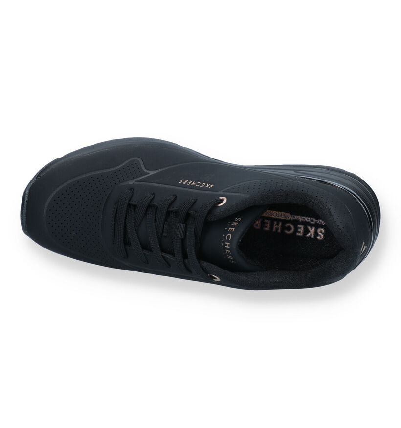 Skechers Million Air Alevated Air Baskets avec talon compensé en Écru pour femmes (350353)