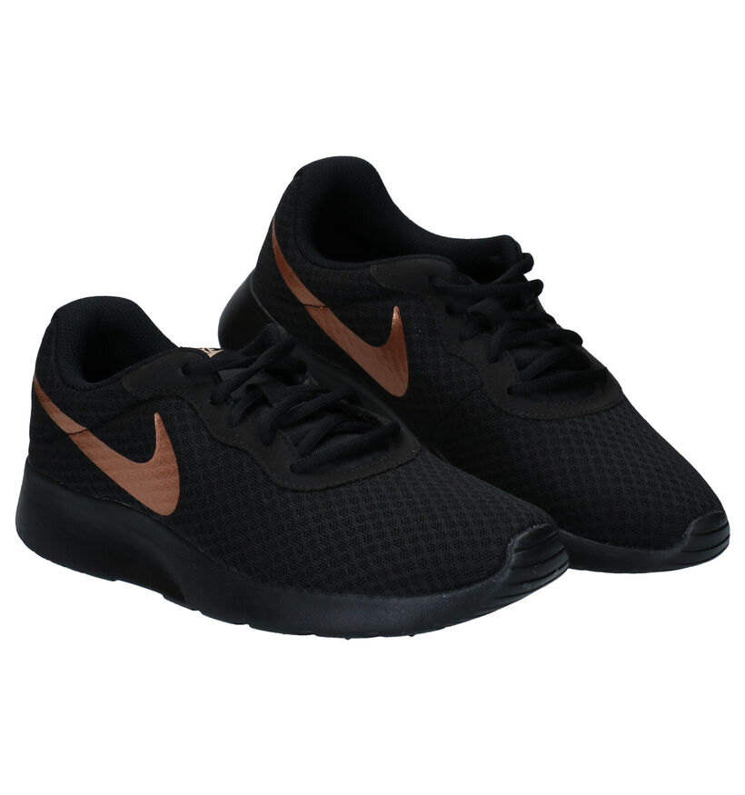 Nike Tanjun Zwarte Sportschoenen voor dames (299457)