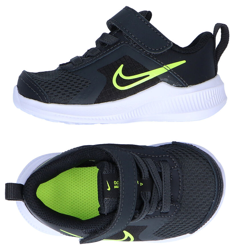 Nike Downshifter Zwarte Sneakers in stof (291278)