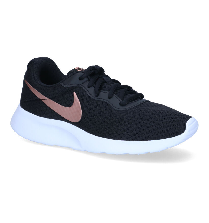 Nike Tanjun Baskets en Noir pour femmes (299457)