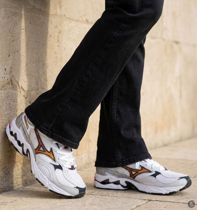 Mizuno Wave Mustang LS Baskets en Blanc/Argent pour femmes (376212) - pour semelles orthop&eacute;diques