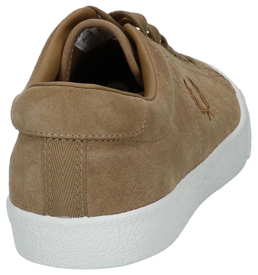 Fred Perry Baskets basses en Beige foncé en daim (224292)