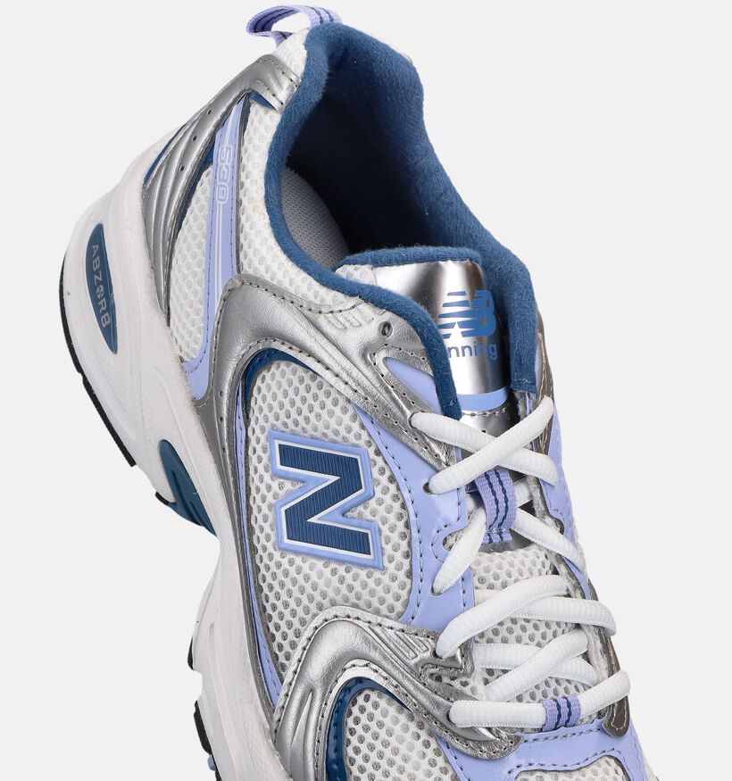 New Balance 530 Metallic Baskets en Argent/Violet pour femmes (366307) - pour semelles orthop&eacute;diques