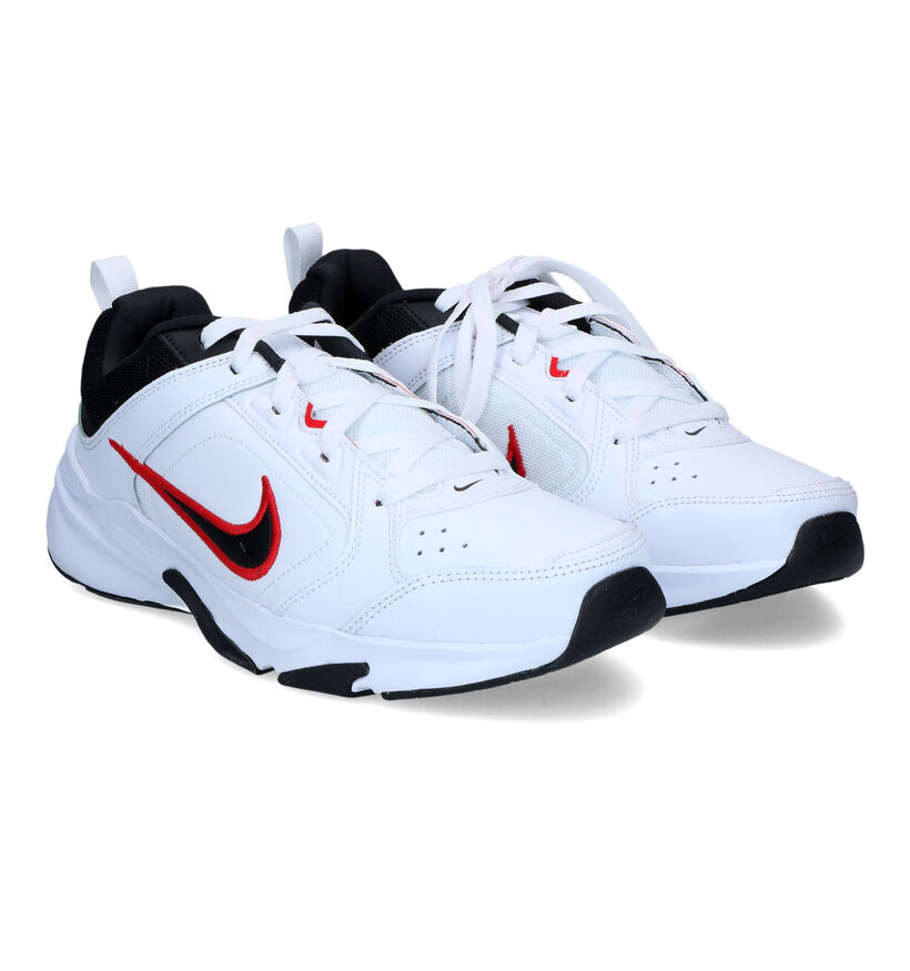 Nike Defy All Day Zwarte Sneakers in kunstleer (316507)