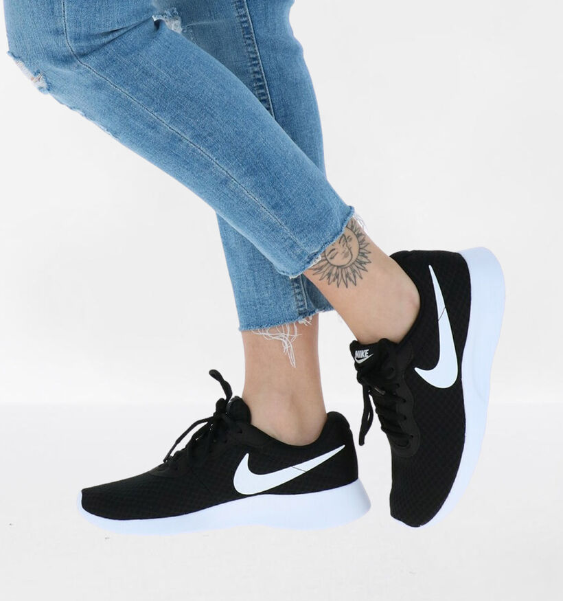 Nike Tanjun Zwarte Sportschoenen voor dames (299457)