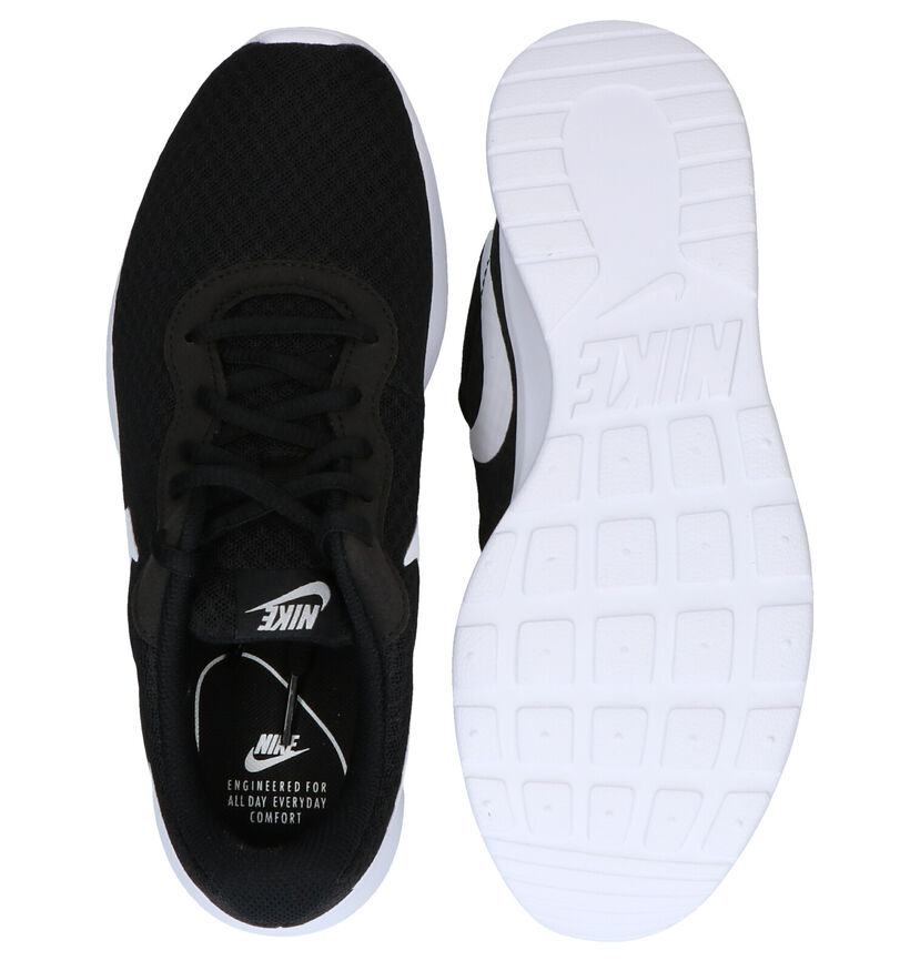 Nike Tanjun Baskets en Noir pour femmes (324623)