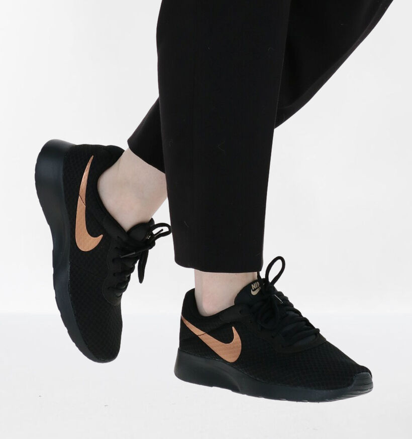 Nike Tanjun Baskets en Noir pour femmes (299457)