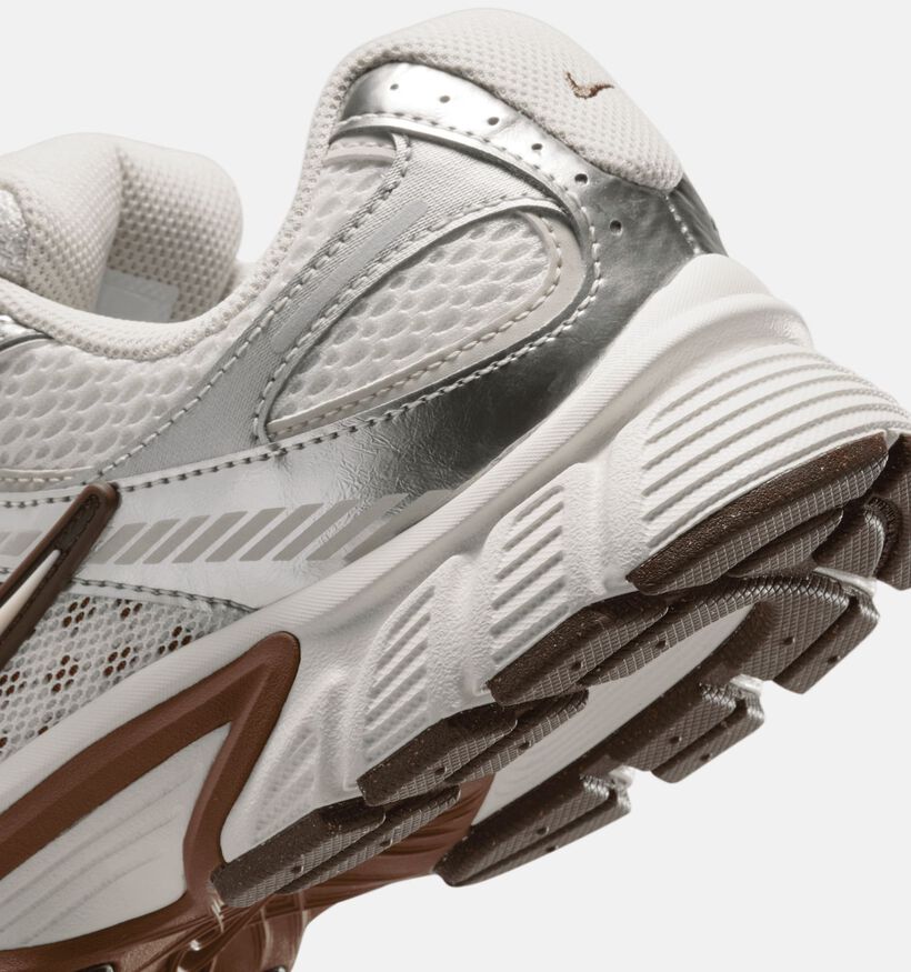 Nike V5 RNR Baskets en Ecru/Argent pour femmes (372900)